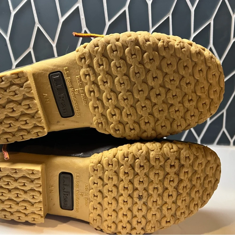 L.L.Bean kids Bean boots 8 inches insulated like new condition size 5 M - Picture 10 of 11